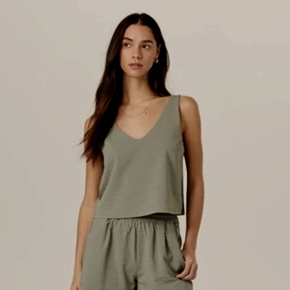 Vuori Tops - VUORI Villa Cropped Tank - Nwot
